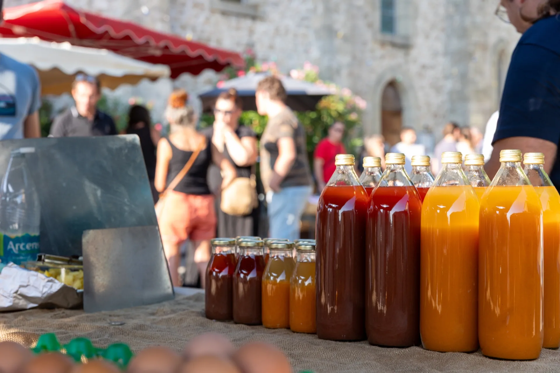 Petits marchés d'été, le soir dans les villages