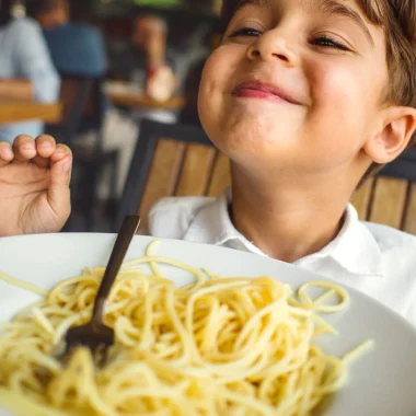 enfant au restaurant