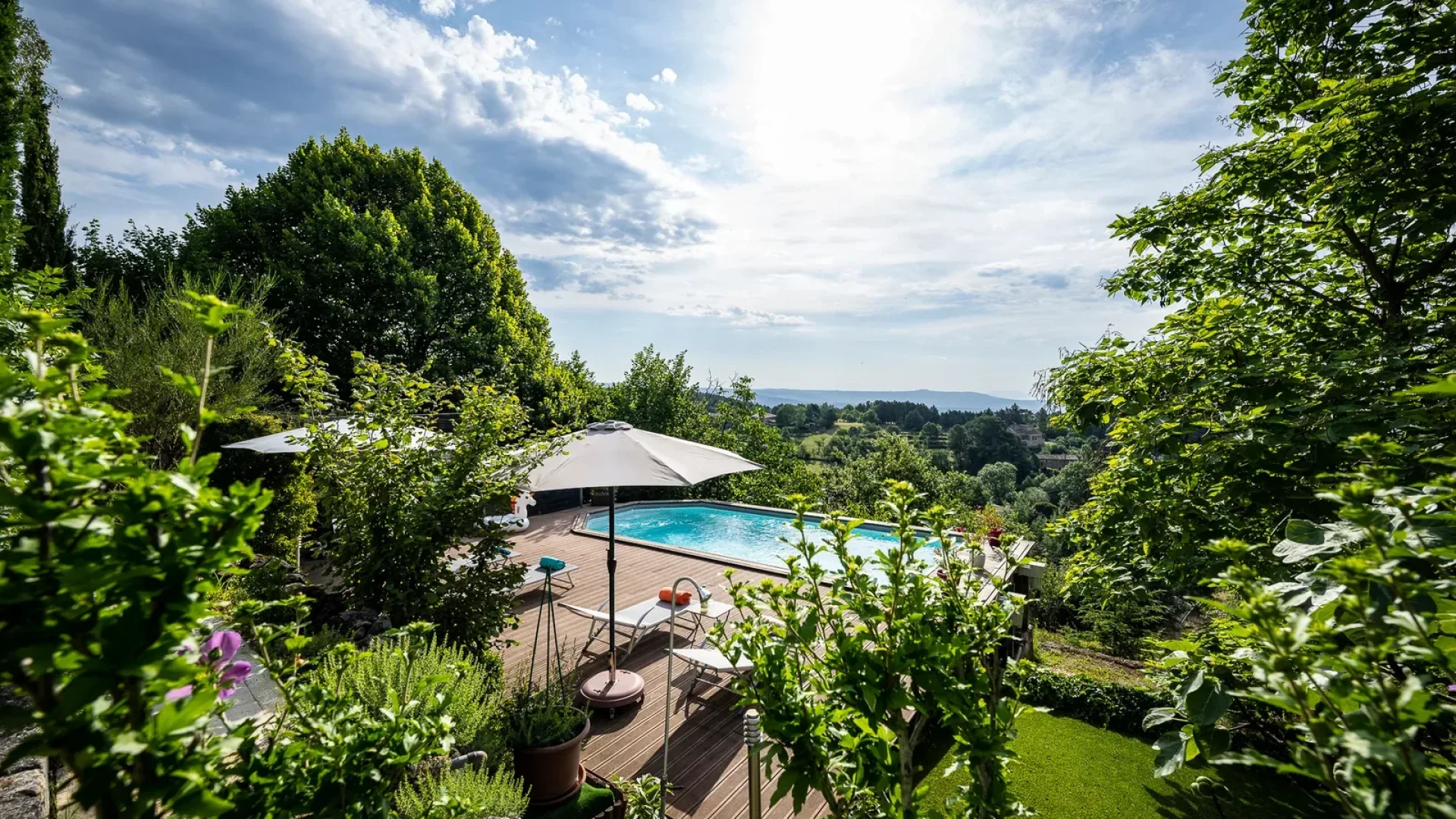 Hébergement avec vue sur la montagne en ardèche