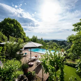 Hébergement avec vue sur la montagne en ardèche