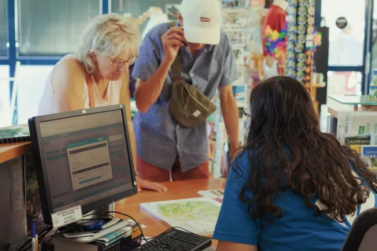 Vente d'activités et billeterie sites touristique au comptoir de l'Office de tourisme