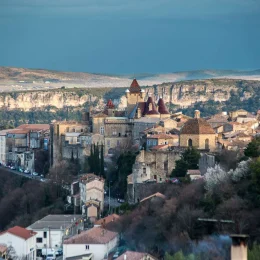 Aubenas en flânant : récit d’une ville aux mille visages