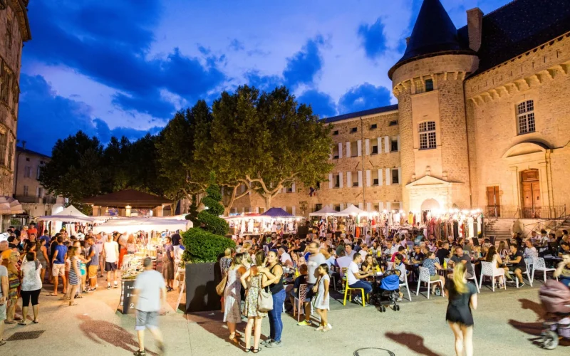 Le marché nocturne d&rsquo;Aubenas