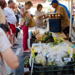 Le marché du dimanche matin à Vals-les-Bains
