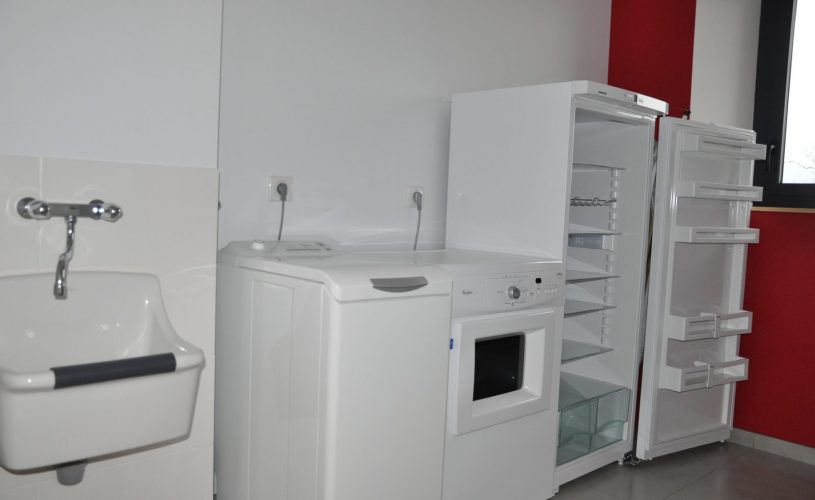 Cellier, machine à laver, sèche linge, 2ème réfrigérateur