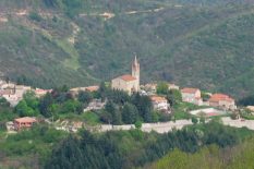 vue sur le village de STADV©OTI Aubenas-Vals G CROUZOULON (1bis 800pix)